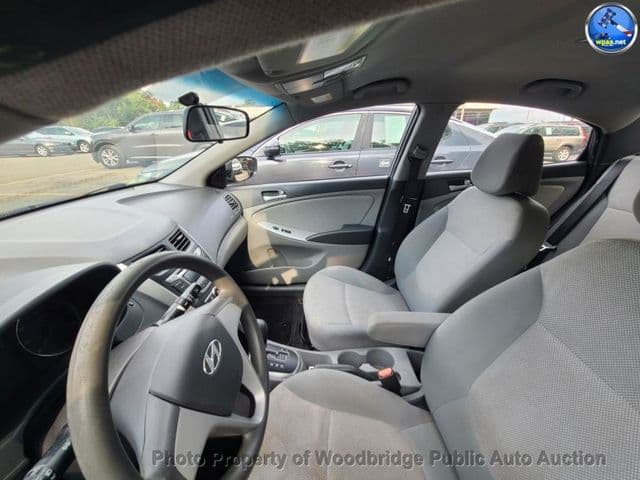 2014 Hyundai Accent 11