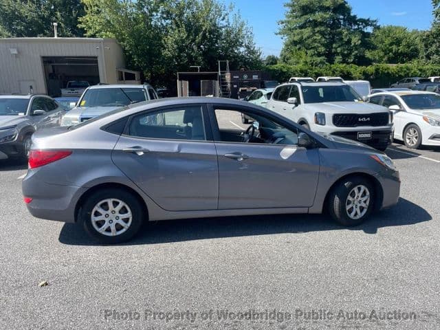 2014 Hyundai Accent 13