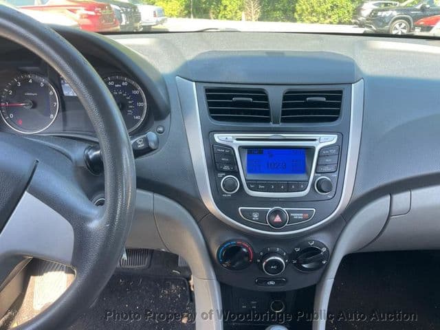 2014 Hyundai Accent 19