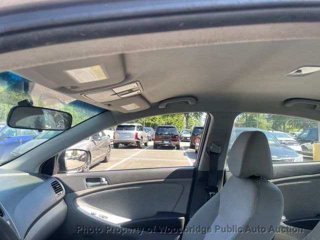 2014 Hyundai Accent 21