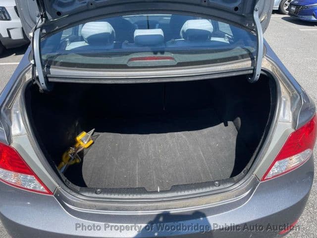 2014 Hyundai Accent 23