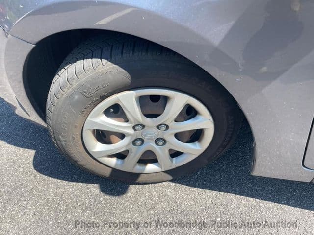 2014 Hyundai Accent 24