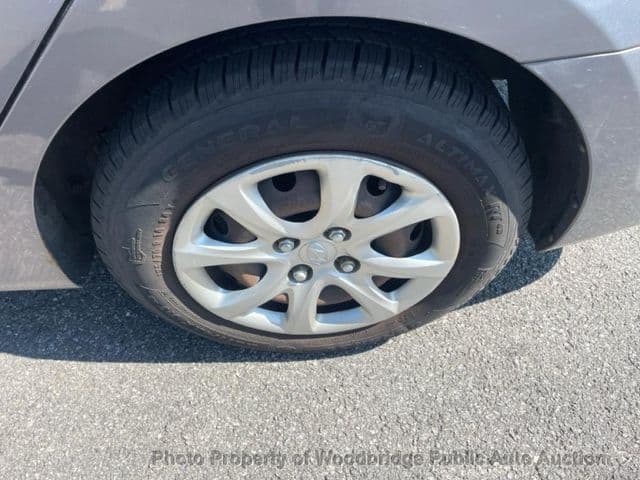 2014 Hyundai Accent 27