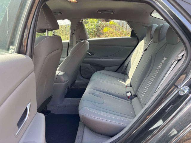 2021 Hyundai Elantra 25