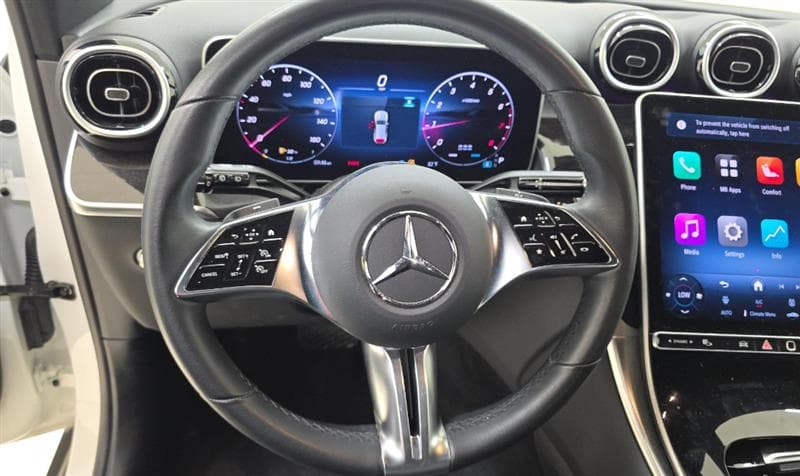 2025 Mercedes-Benz GLC 10