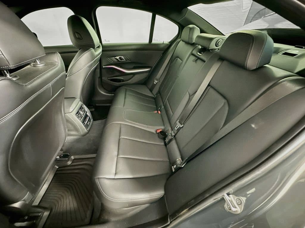 2025 BMW 3 Series 33