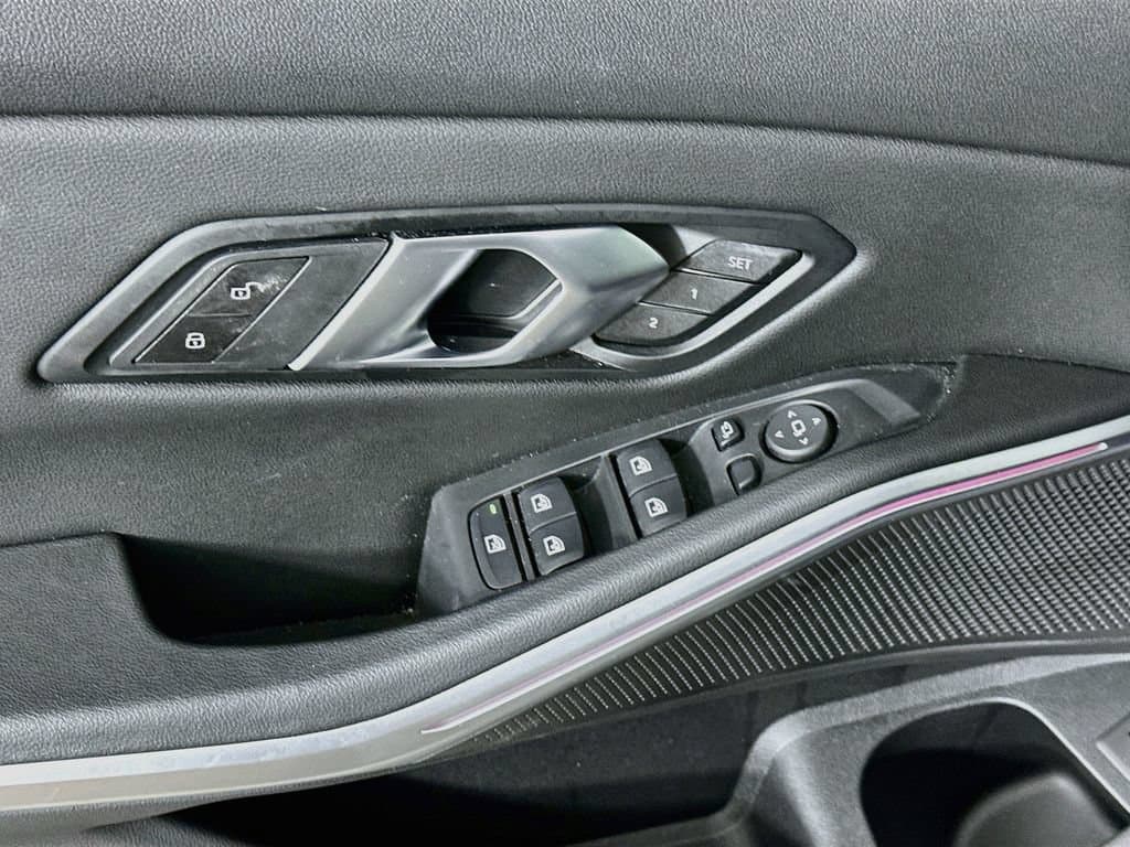 2025 BMW 3 Series 24