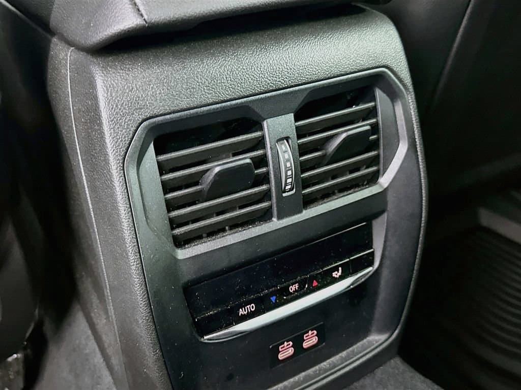 2025 BMW 3 Series 34