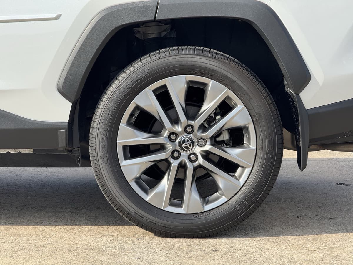 2025 Toyota RAV4 5