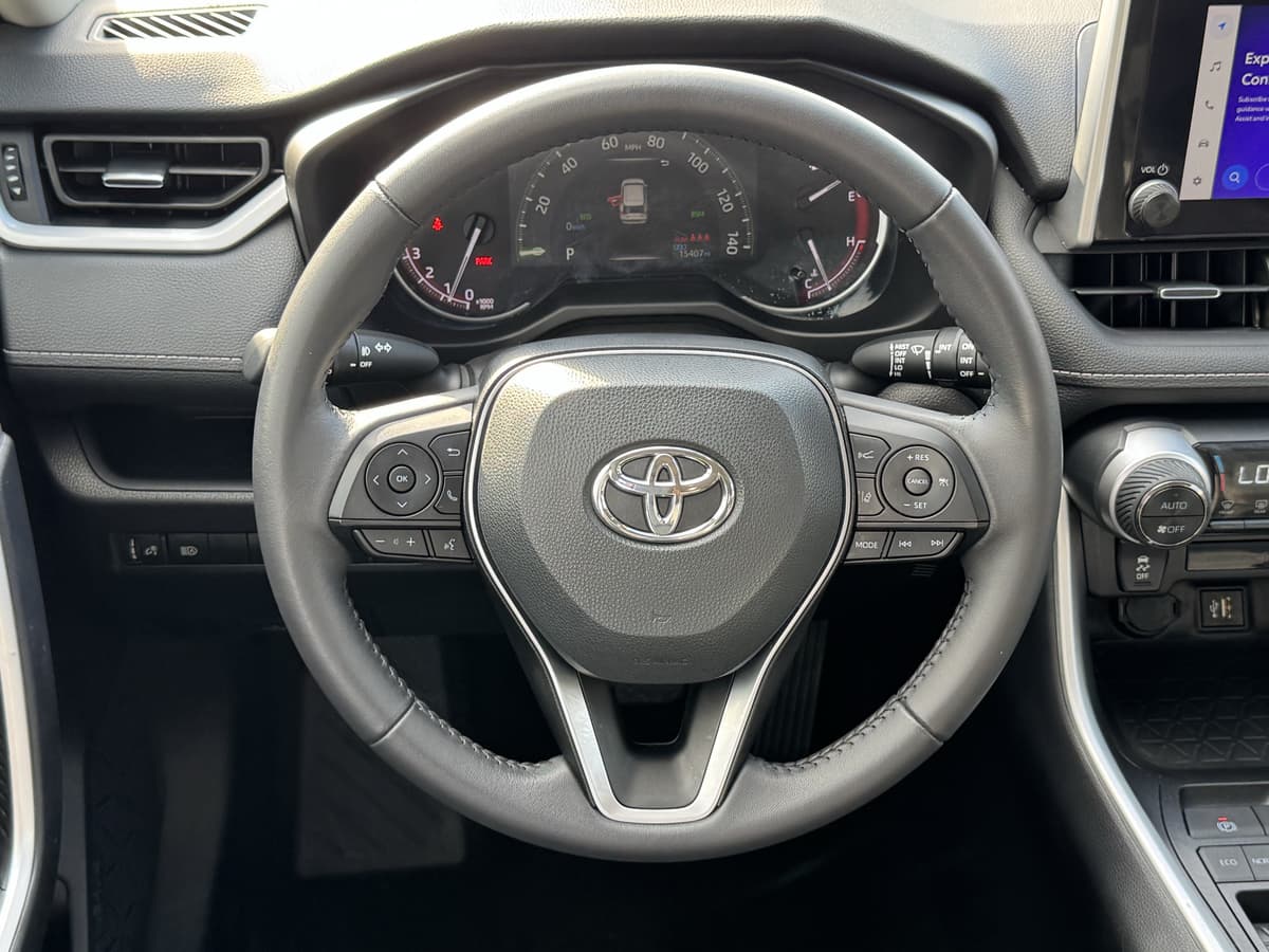 2025 Toyota RAV4 8
