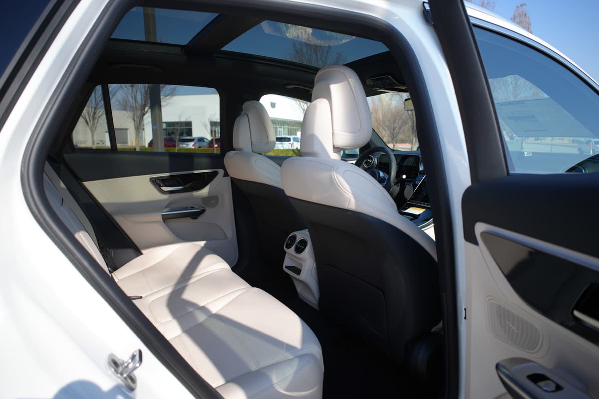 2026 Mercedes-Benz GLC 27