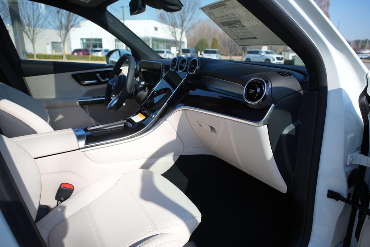 2026 Mercedes-Benz GLC 15