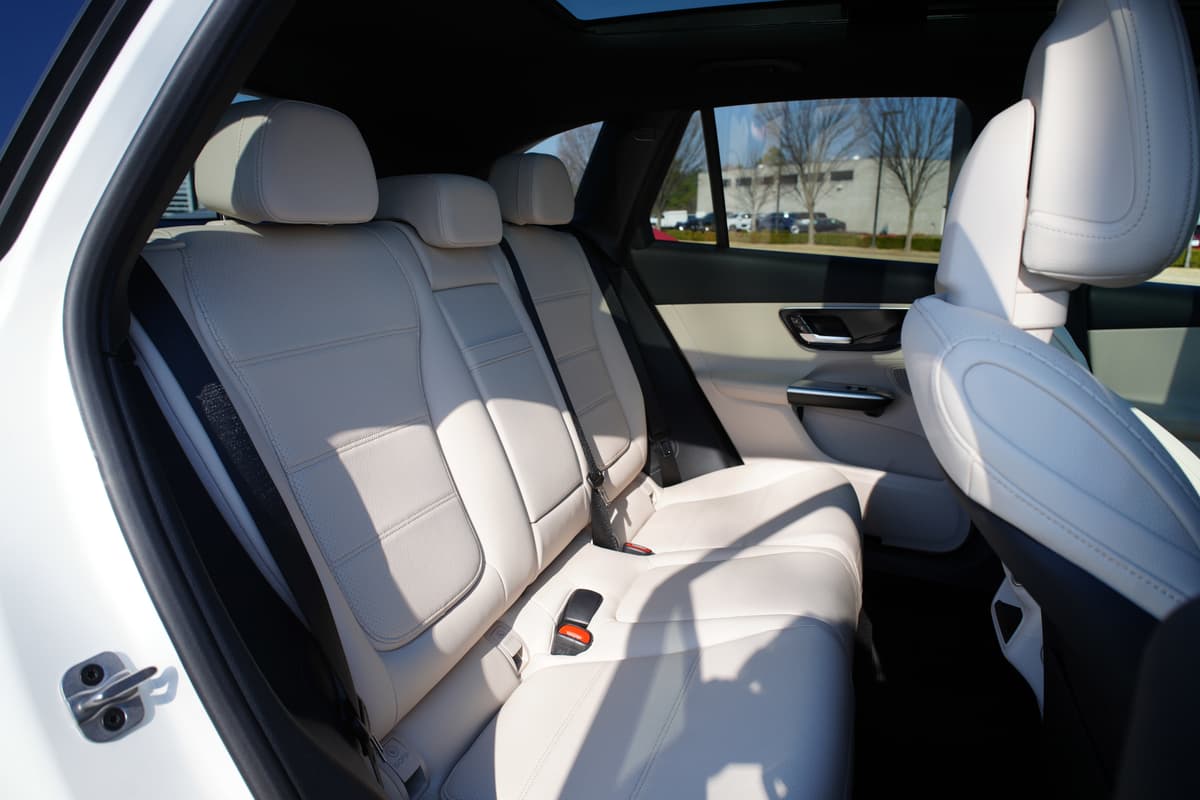 2026 Mercedes-Benz GLC 26