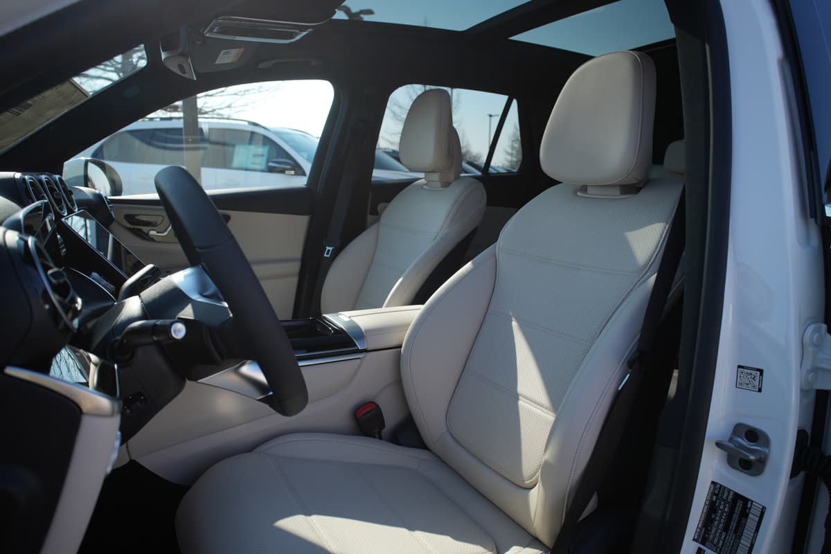 2026 Mercedes-Benz GLC 13