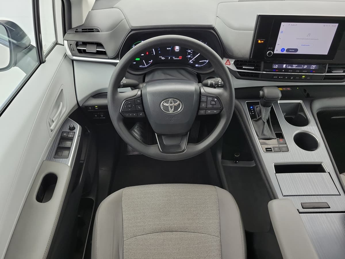 2025 Toyota Sienna 14