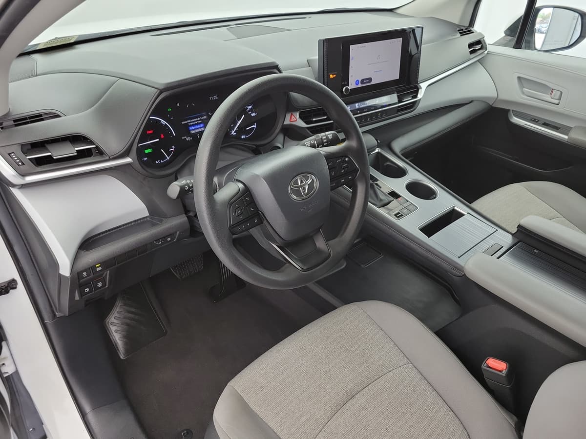 2025 Toyota Sienna 16
