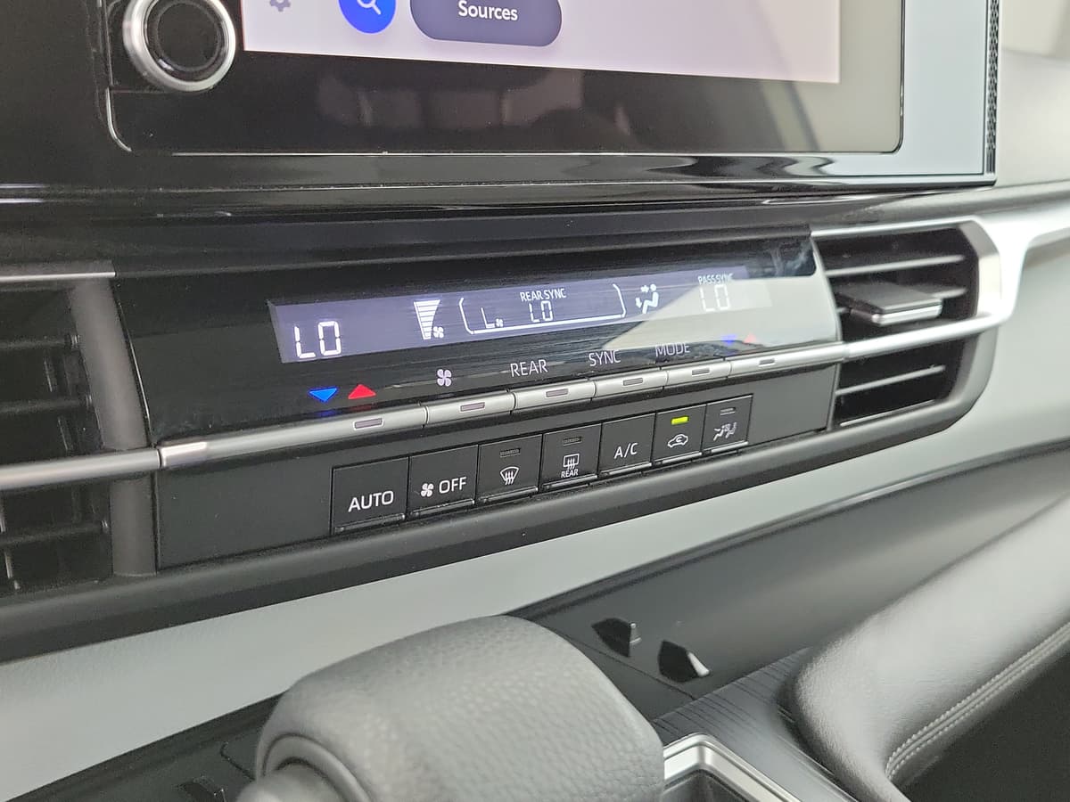 2025 Toyota Sienna 26