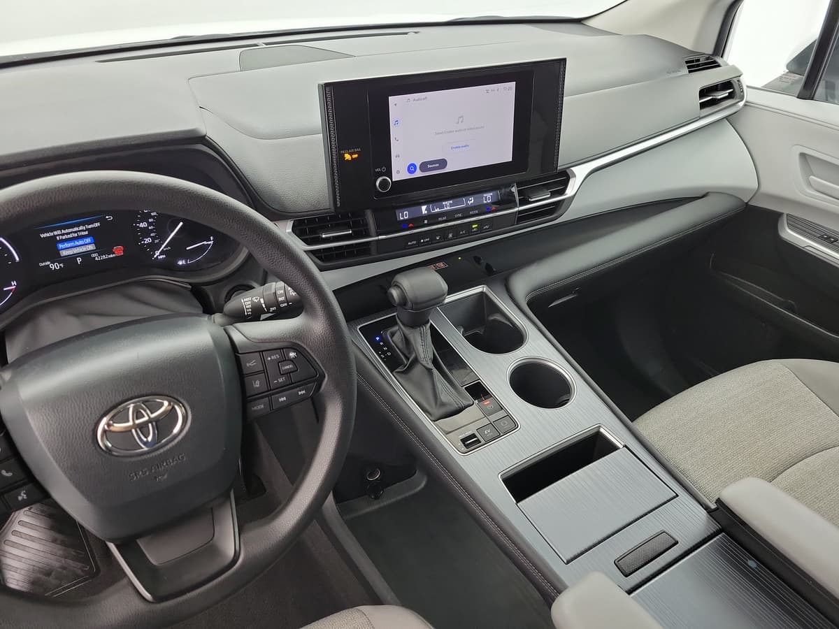 2025 Toyota Sienna 27