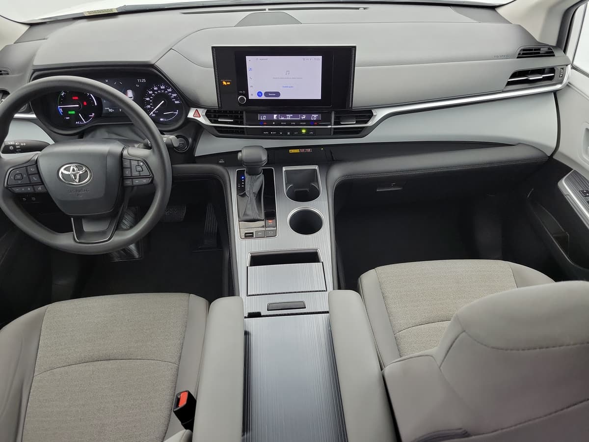 2025 Toyota Sienna 13