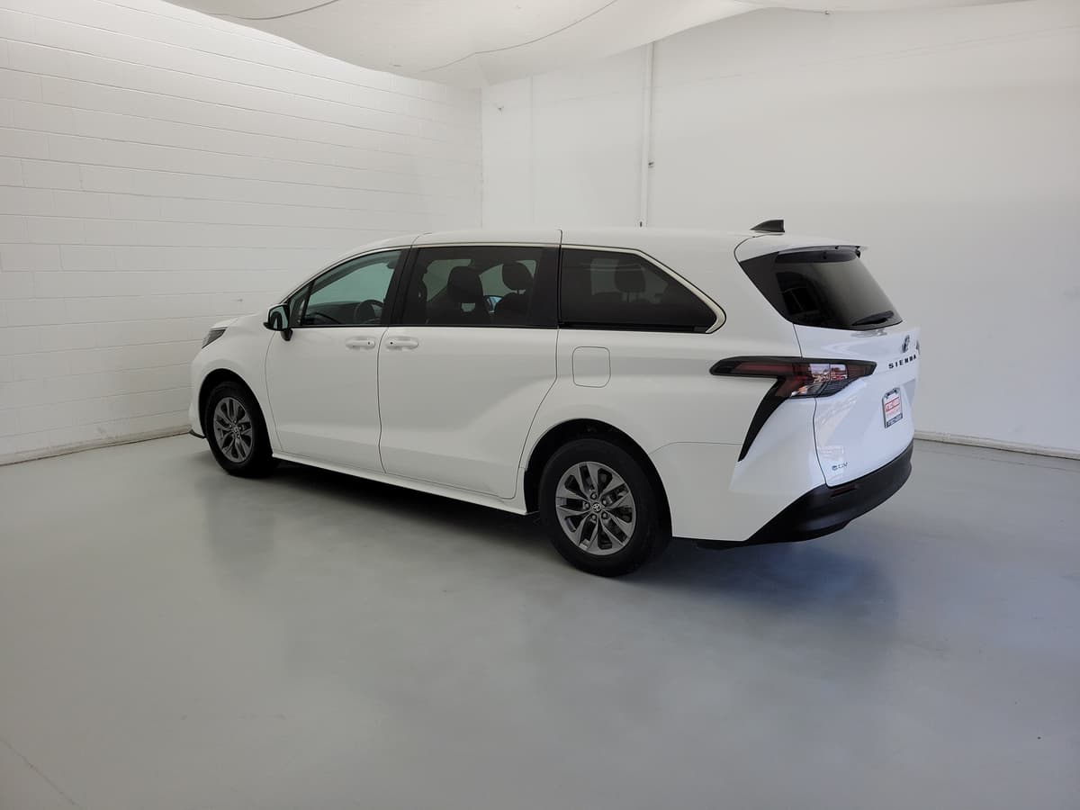 2025 Toyota Sienna 5