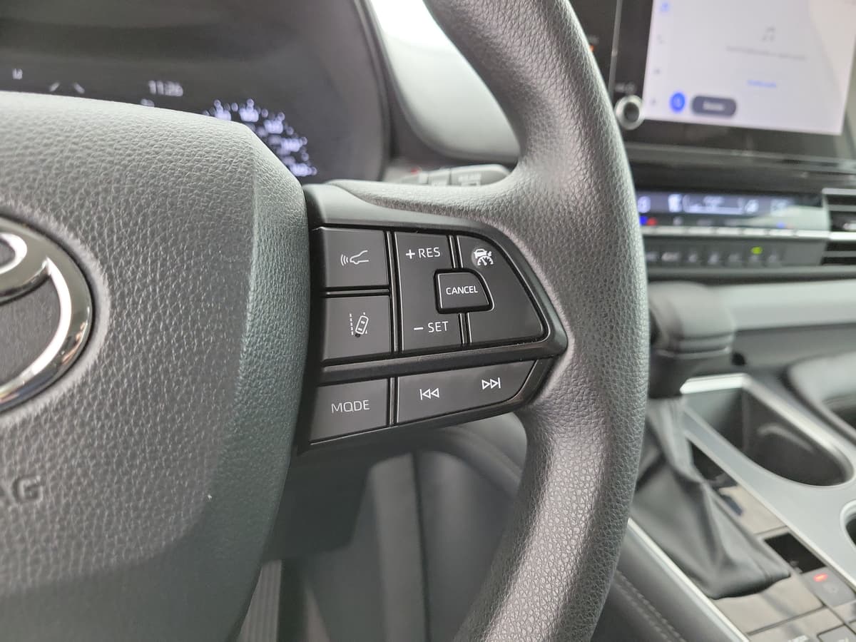 2025 Toyota Sienna 21