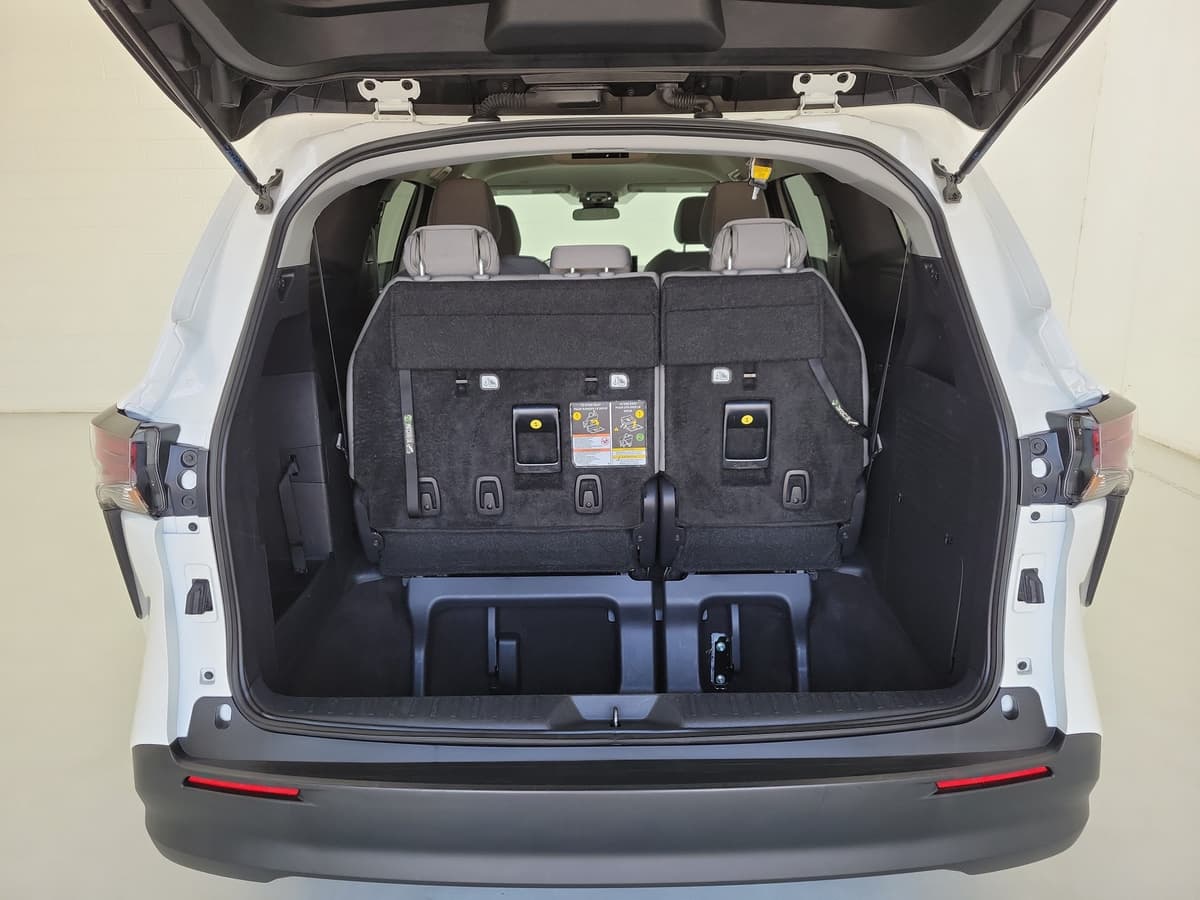 2025 Toyota Sienna 9