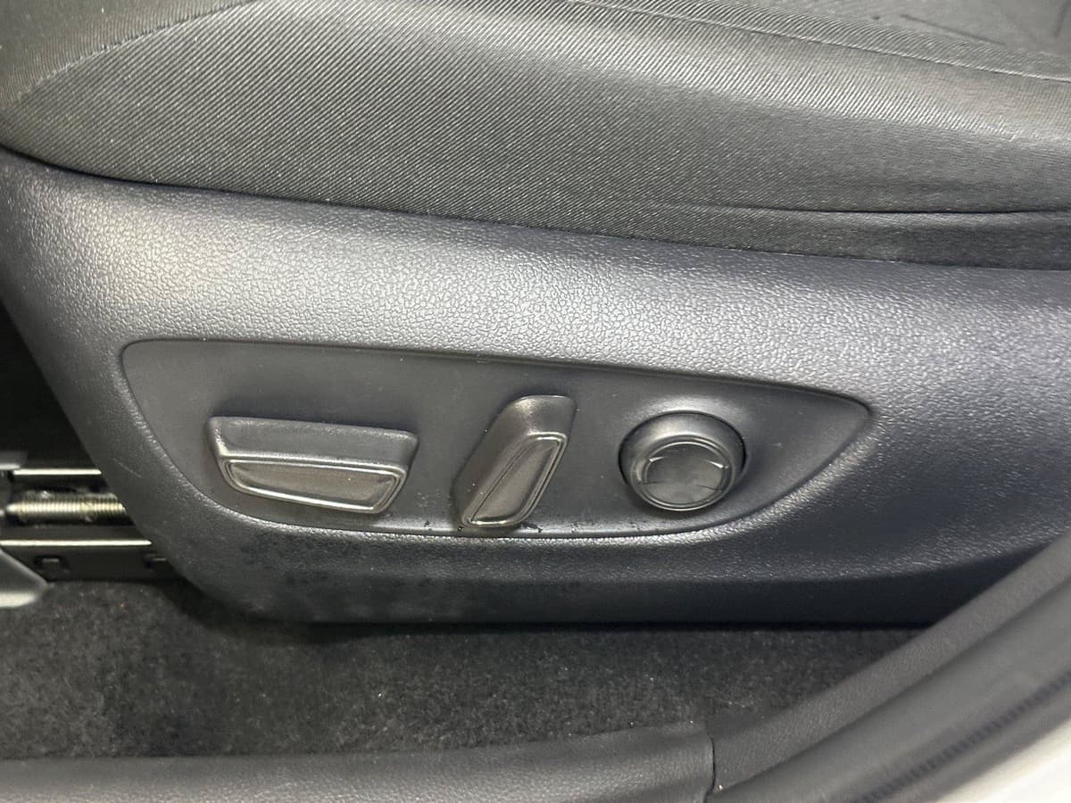 2025 Toyota RAV4 23