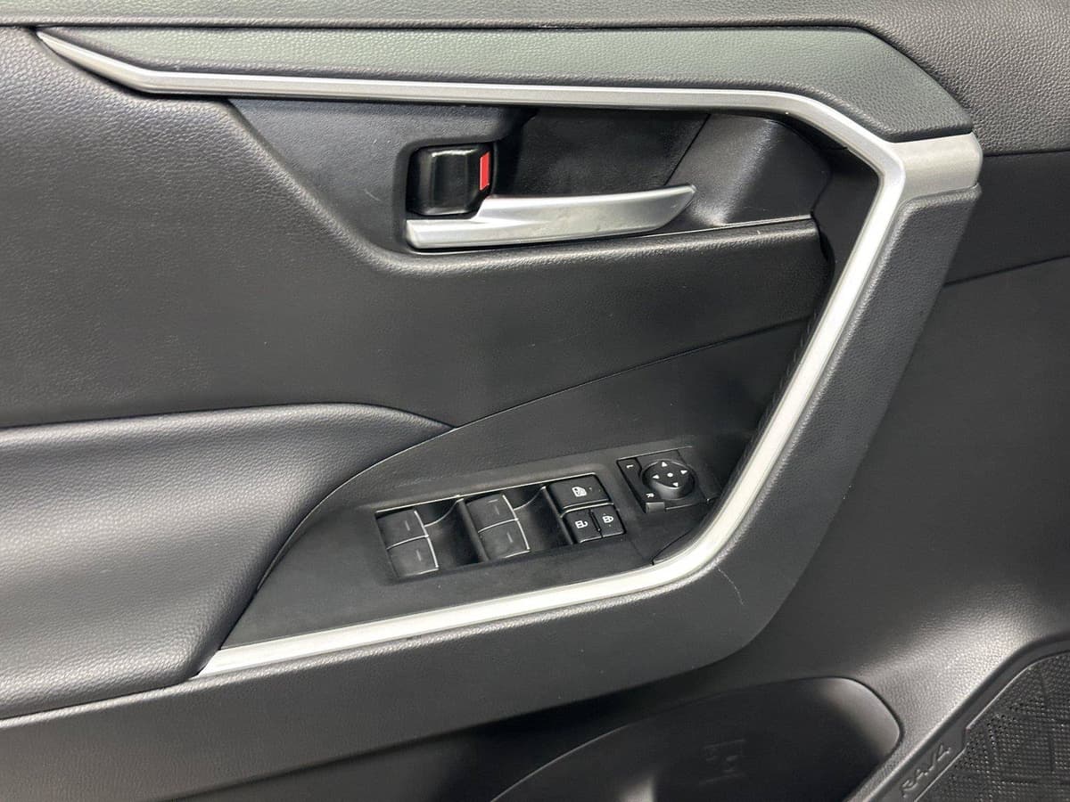 2025 Toyota RAV4 21