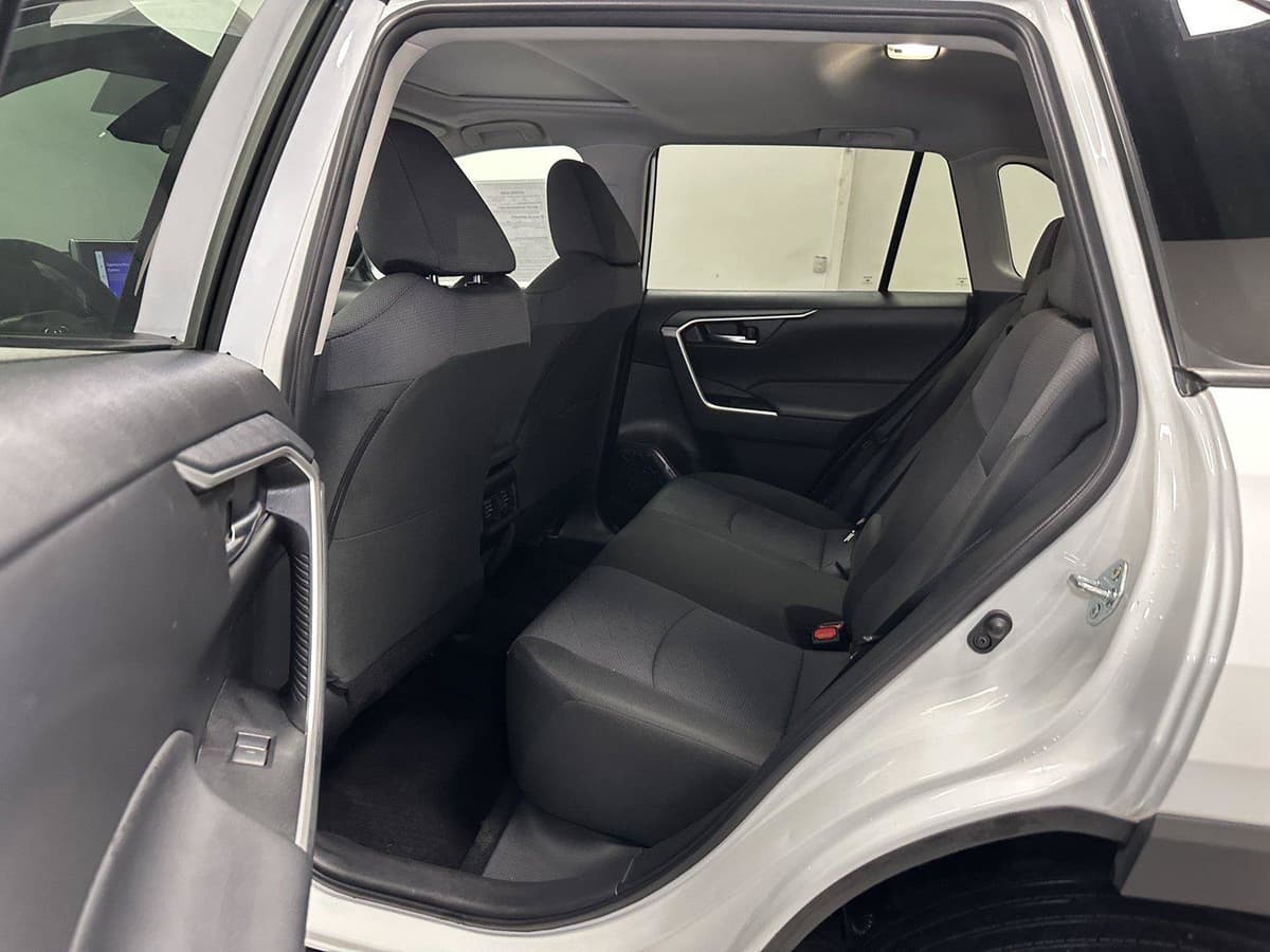 2025 Toyota RAV4 32