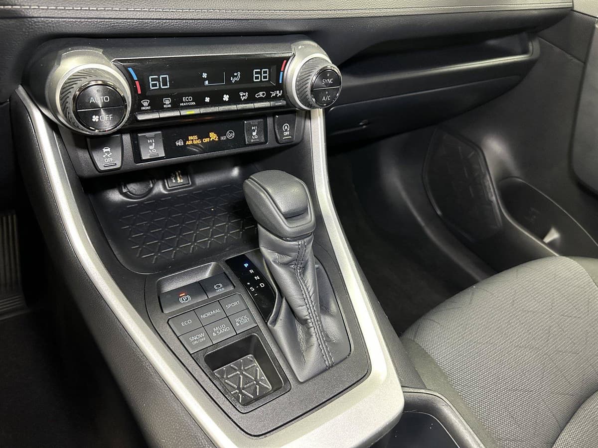 2025 Toyota RAV4 29