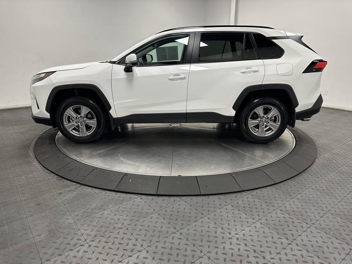 2025 Toyota RAV4 8