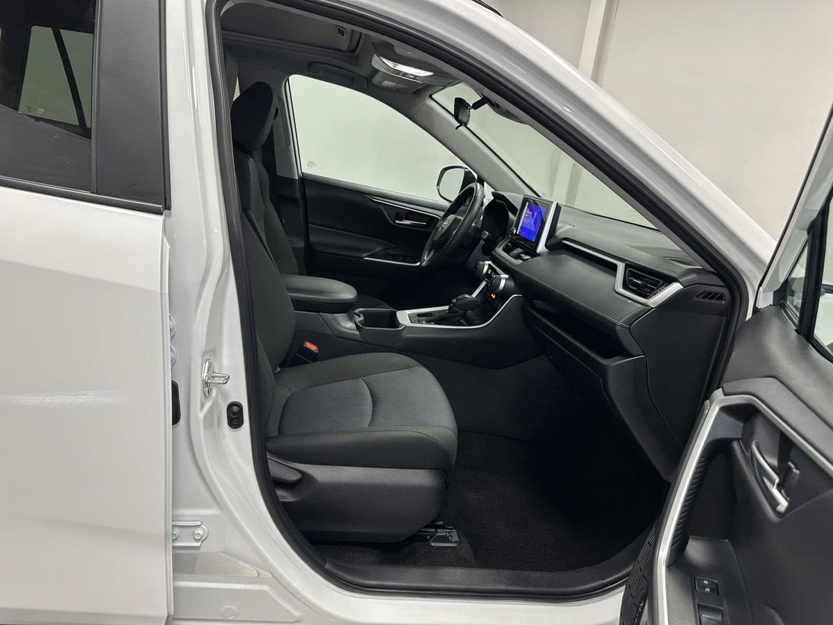 2025 Toyota RAV4 39