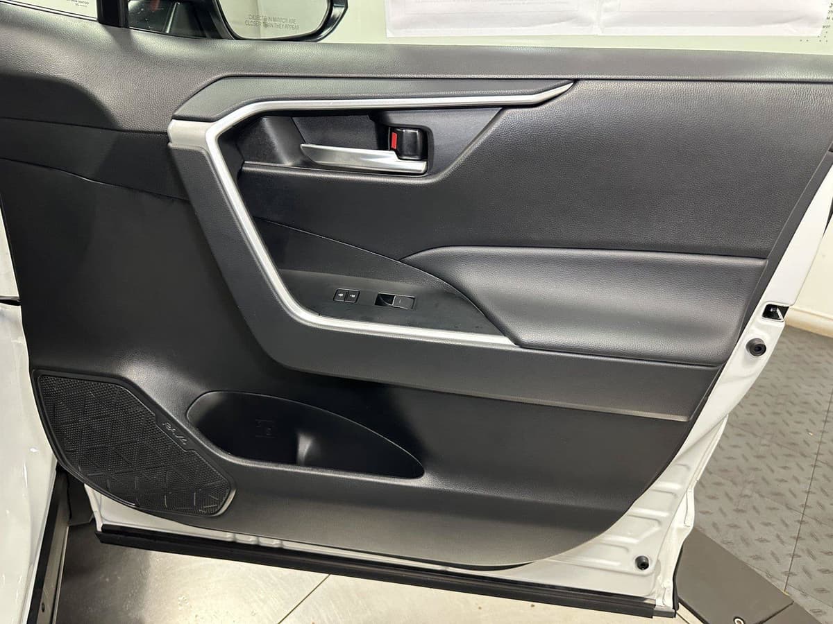 2025 Toyota RAV4 37