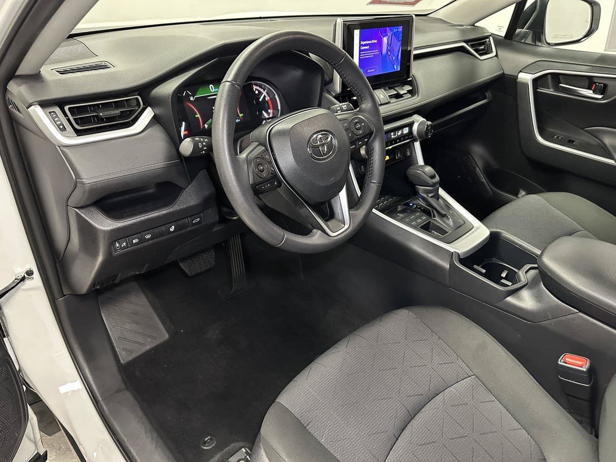 2025 Toyota RAV4 24