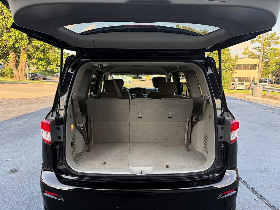 2015 Nissan Quest 18