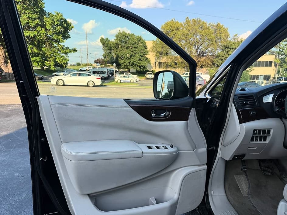 2015 Nissan Quest 12