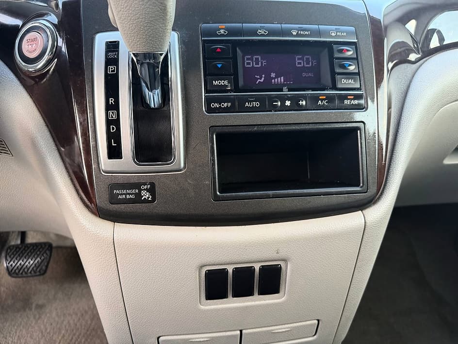 2015 Nissan Quest 26