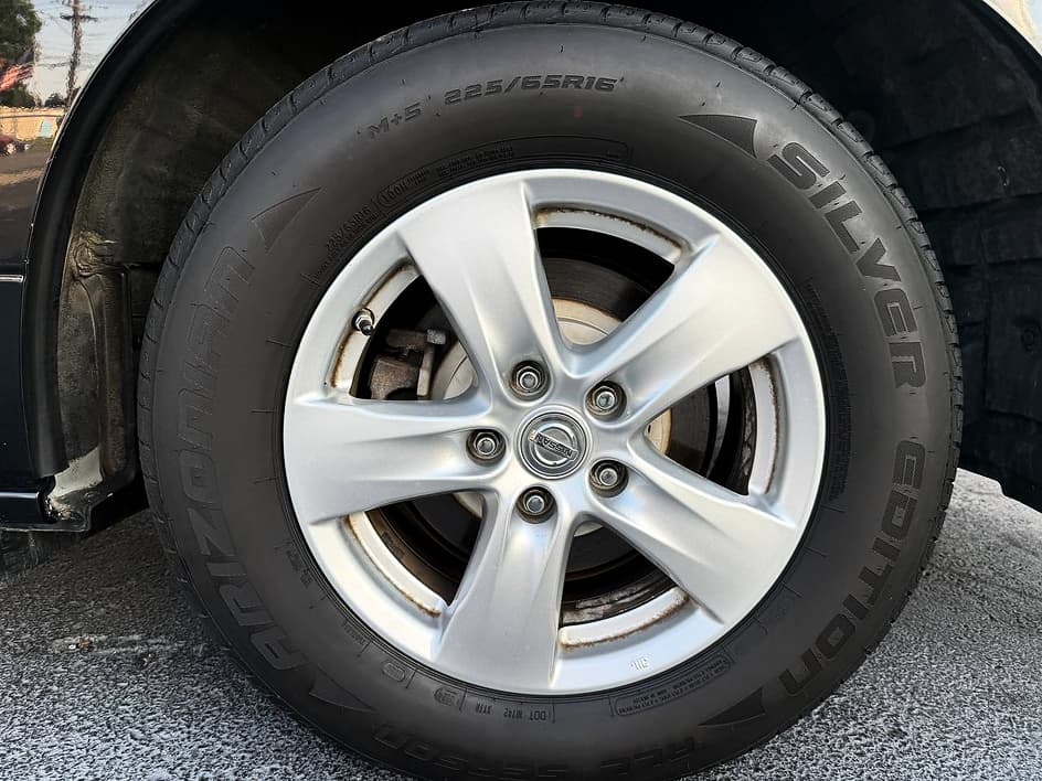 2015 Nissan Quest 34