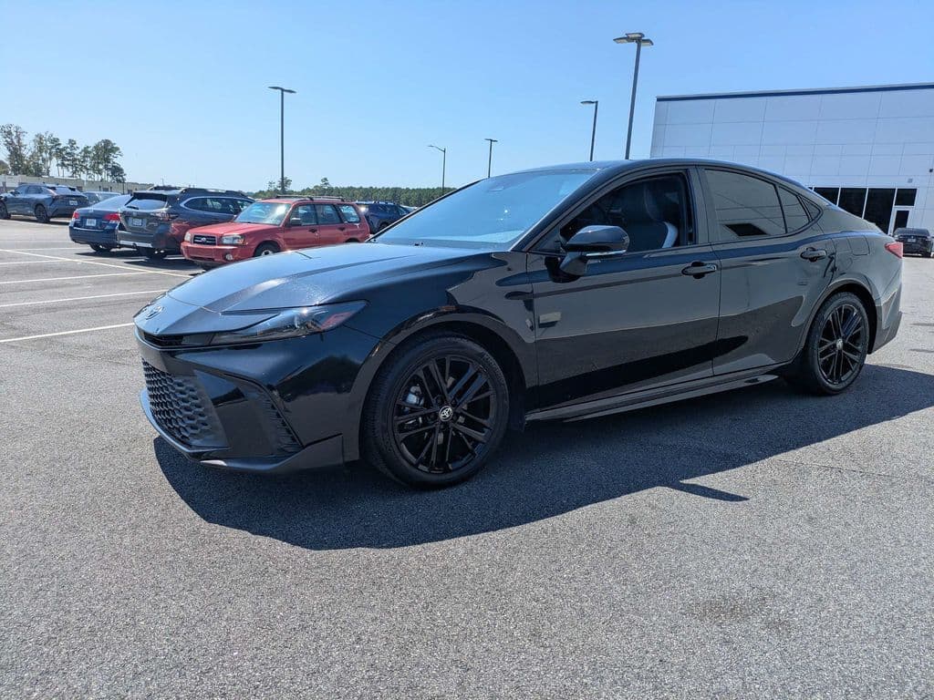 2025 Toyota Camry 8