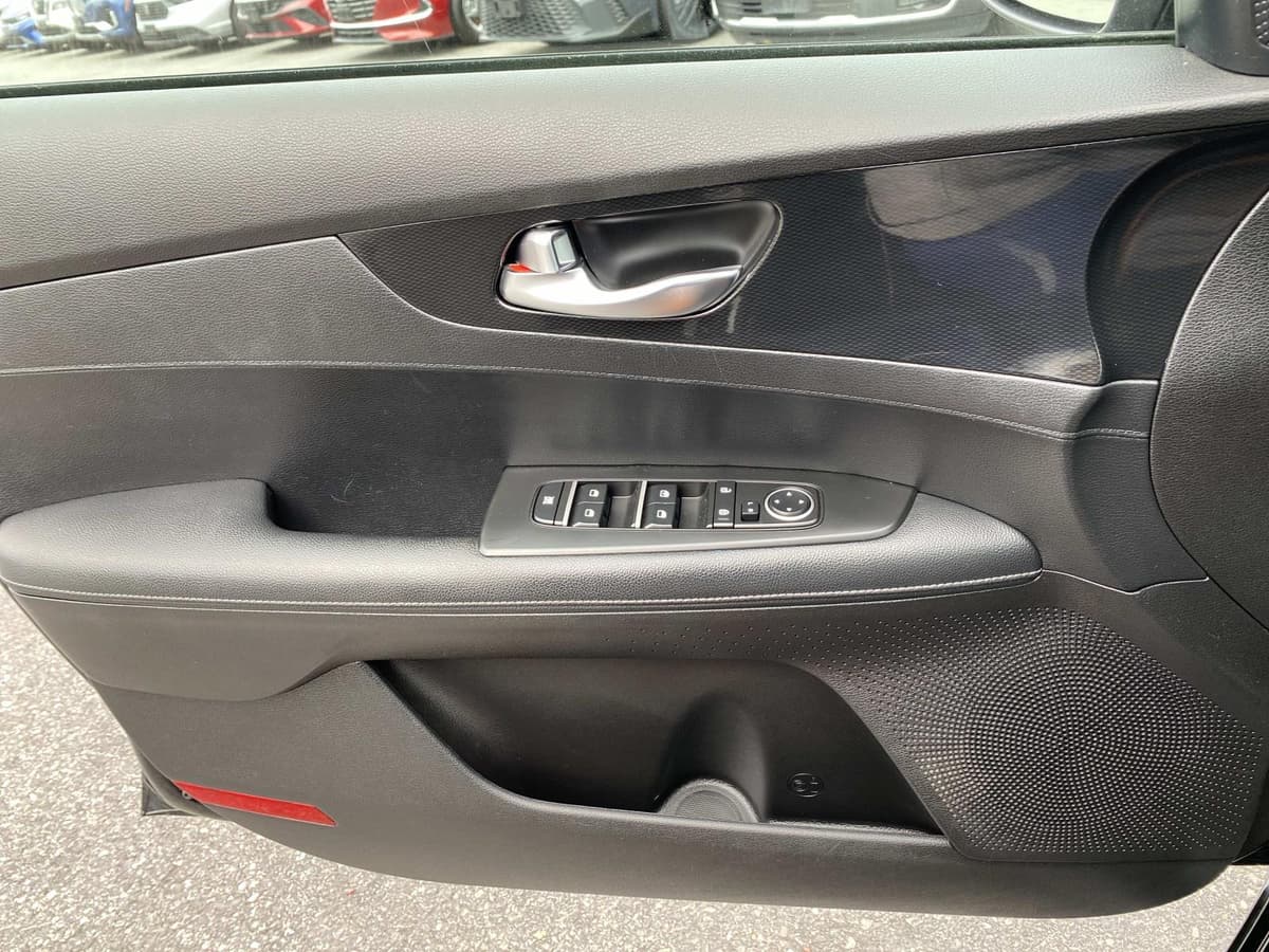 2023 Kia Forte 21