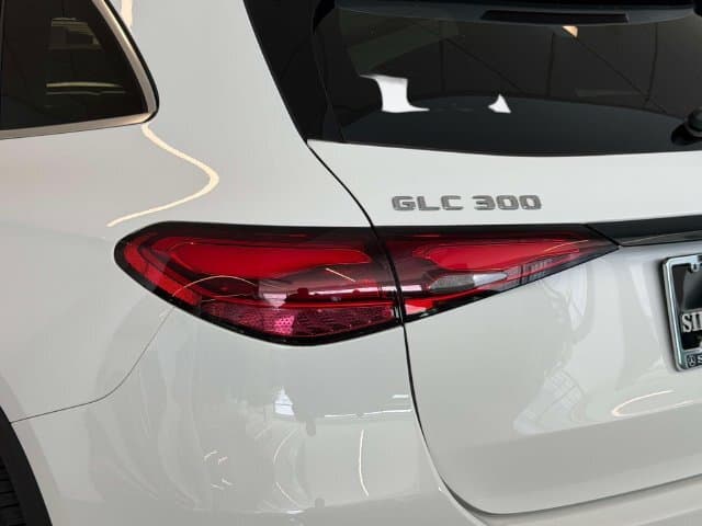 2025 Mercedes-Benz GLC 10