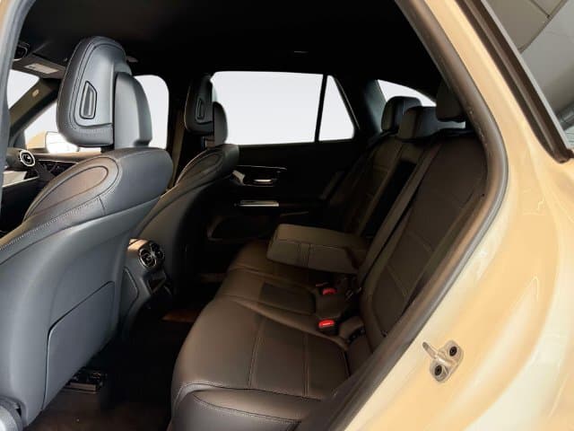 2025 Mercedes-Benz GLC 12