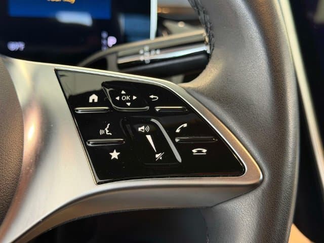 2025 Mercedes-Benz GLC 21