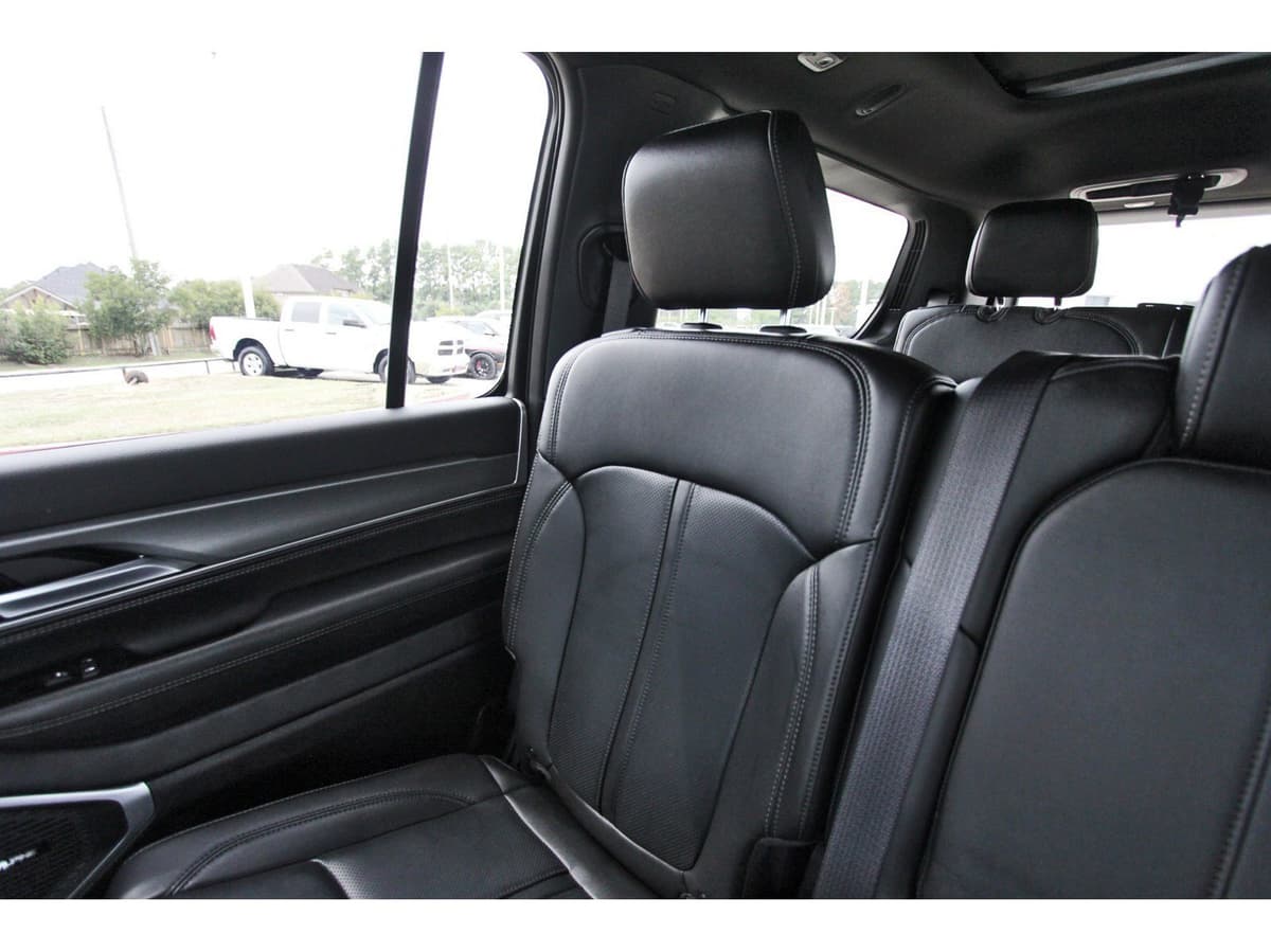 2025 Jeep Wagoneer 14