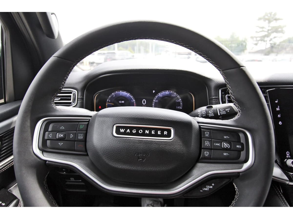 2025 Jeep Wagoneer 17