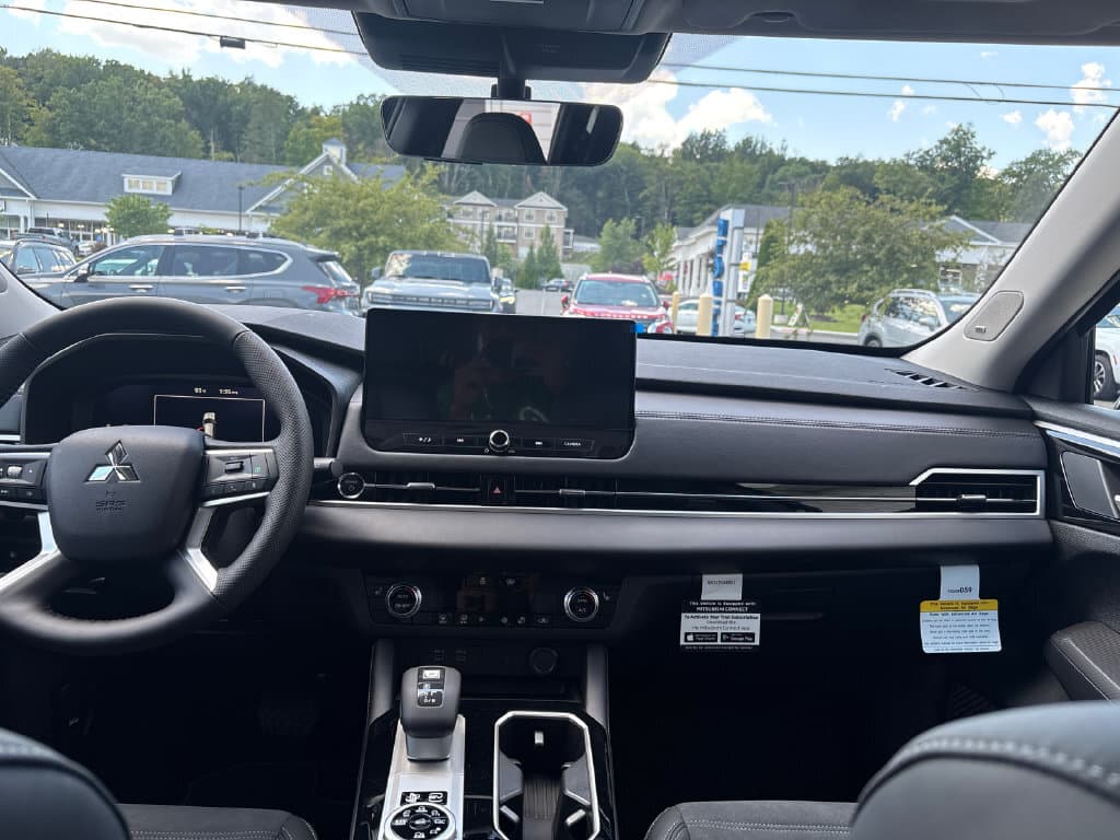 2026 Mitsubishi Outlander Plug-in Hybrid 41