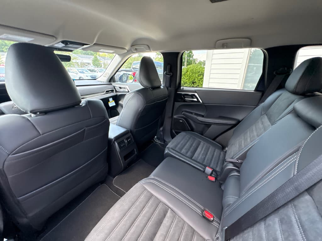 2026 Mitsubishi Outlander Plug-in Hybrid 45
