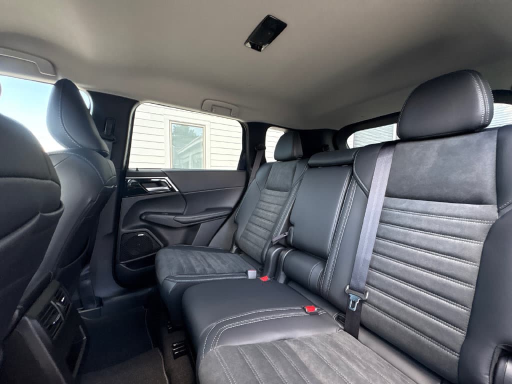 2026 Mitsubishi Outlander Plug-in Hybrid 46