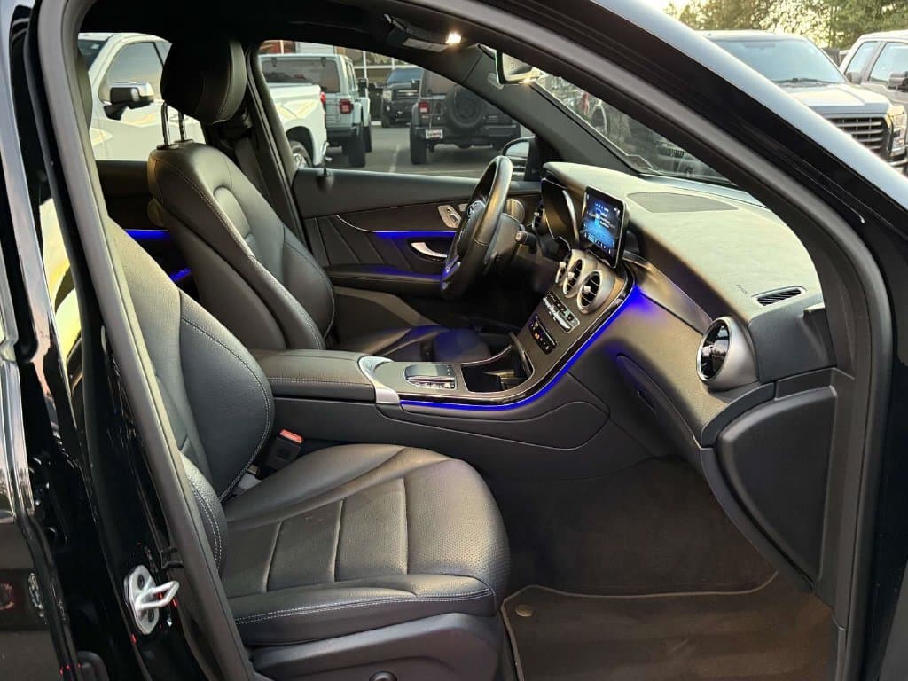 2021 Mercedes-Benz GLC 16