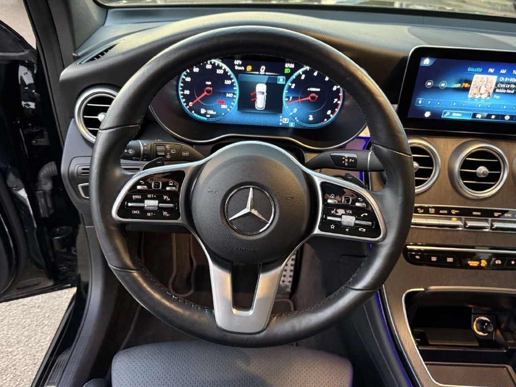 2021 Mercedes-Benz GLC 18